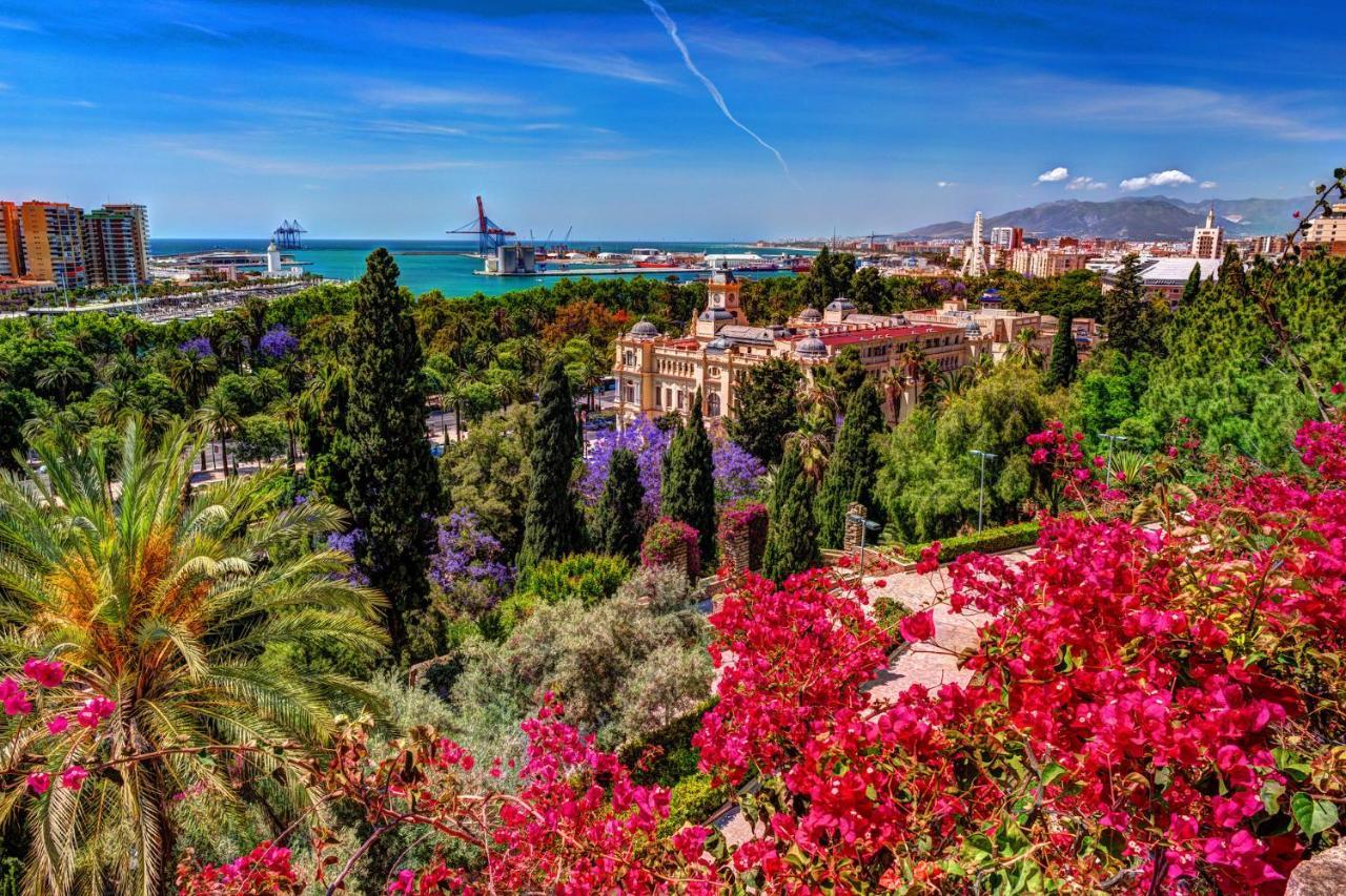 Ayala Malaga City Center 6Pax Bagian luar foto
