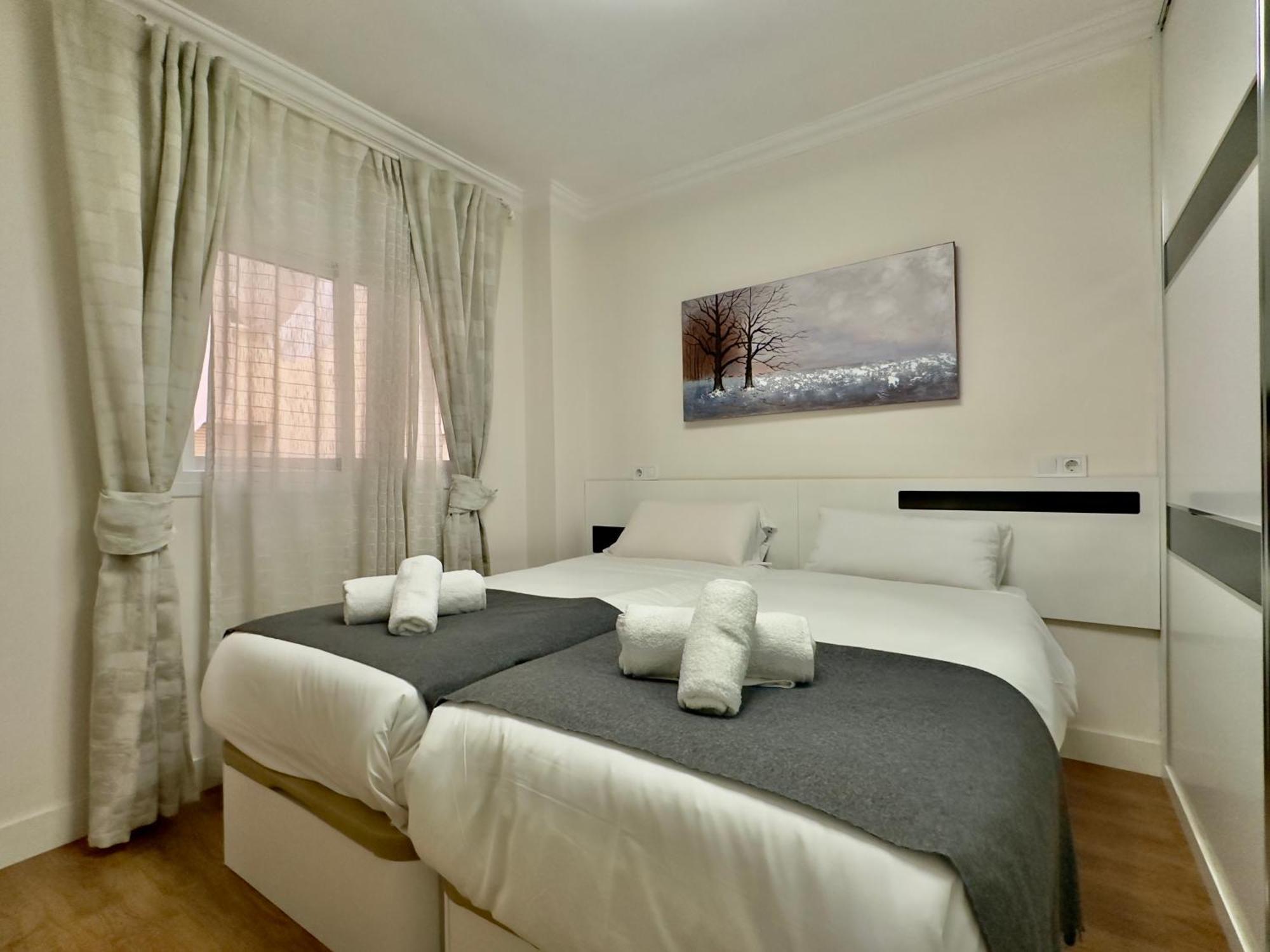 Ayala Malaga City Center 6Pax Bagian luar foto