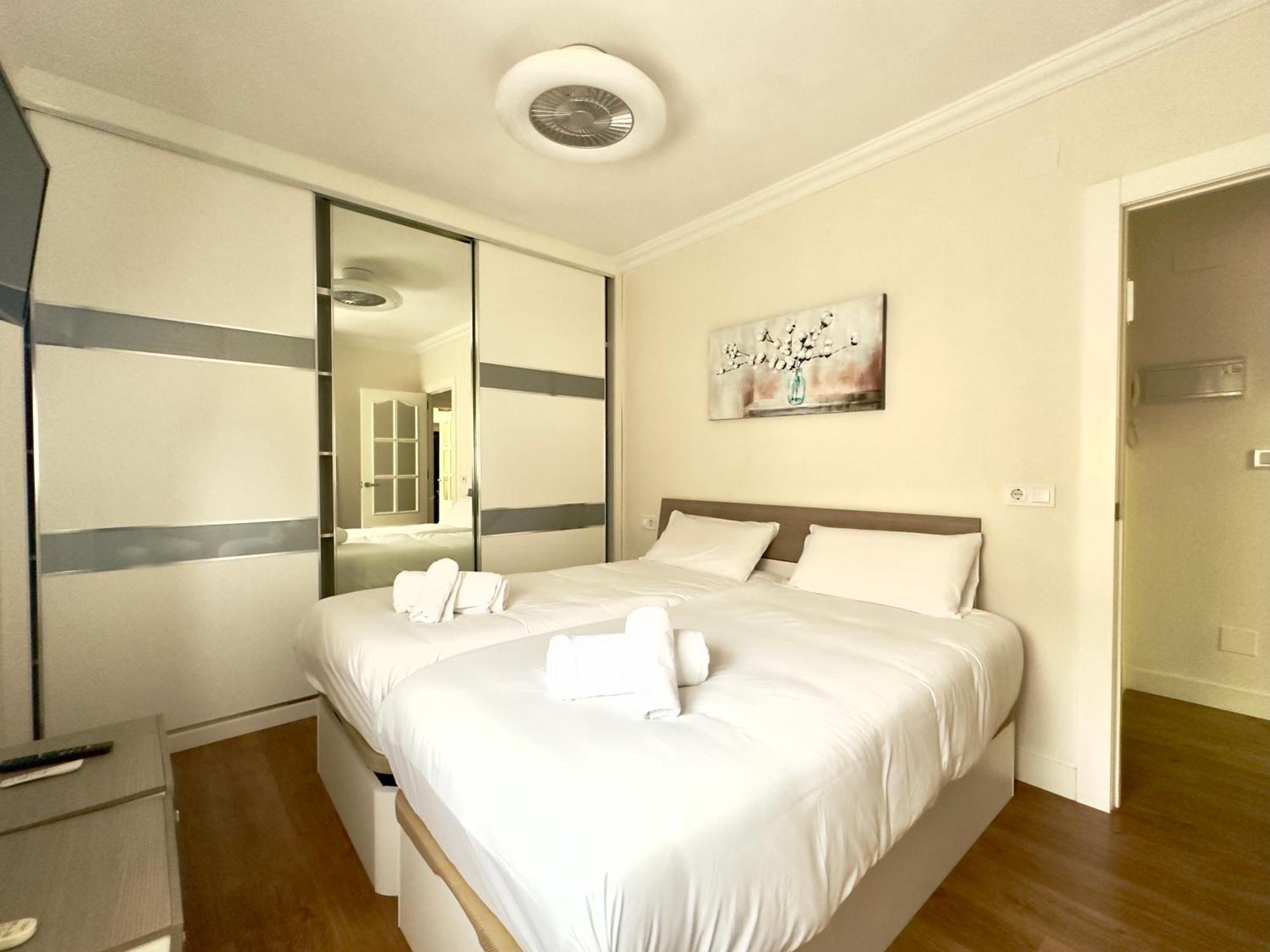 Ayala Malaga City Center 6Pax Bagian luar foto
